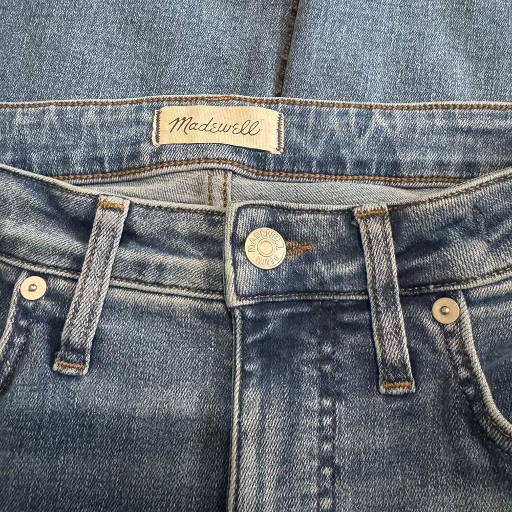Madewell Mid-Rise Kick Out Crop Jeans - Picture 4 of 7